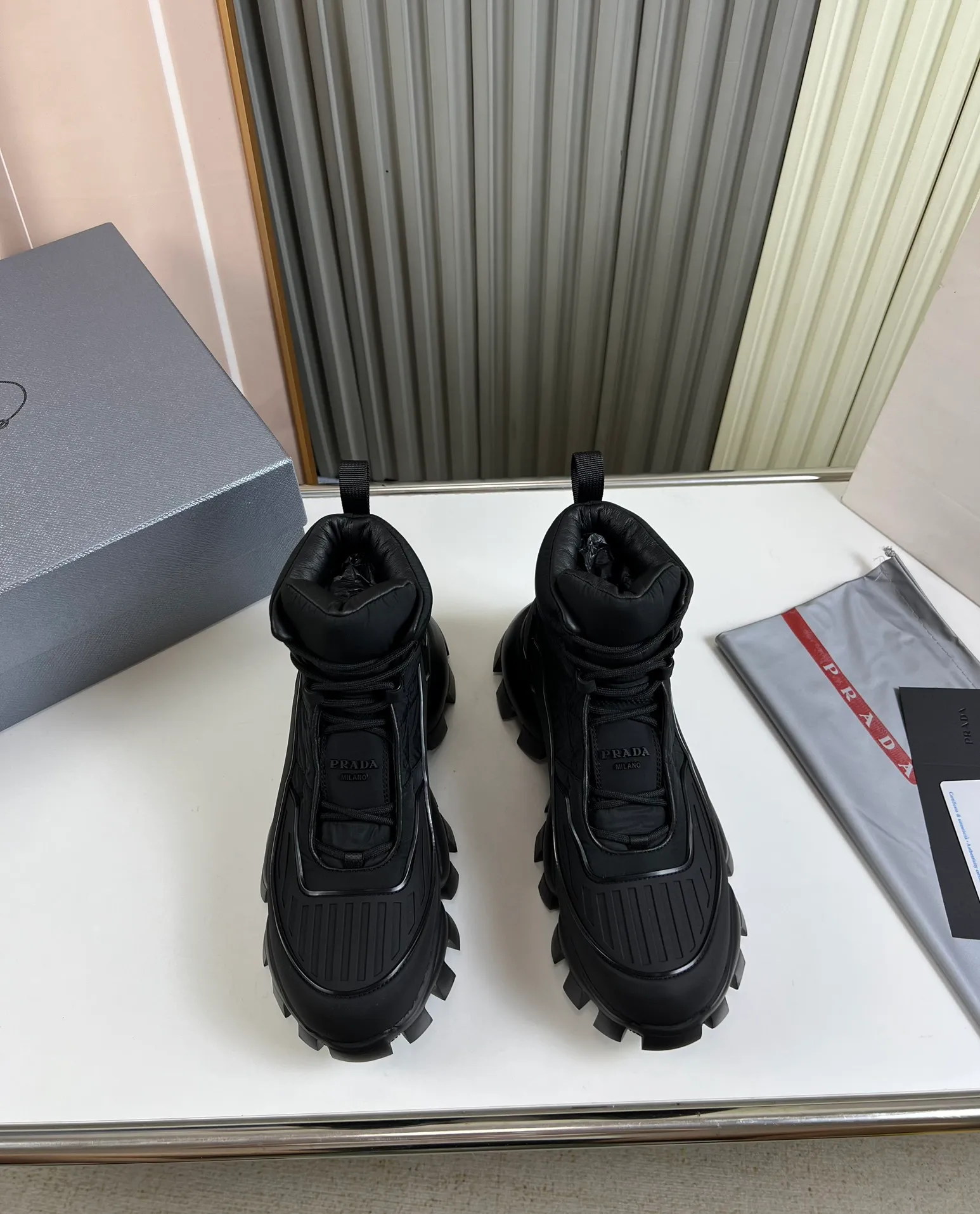 Men's shoes 💰620💰 [PRADA] Autumn and winter hot men's shoes shipped 👏Official website synchronized ⬆️Original fly-knit film fabric + cowhide lining, 1⃣️:1⃣️reproduction, original sole, 38-45 (45. Customized, non-refundable)